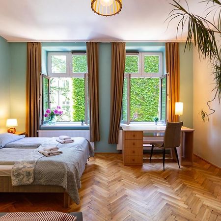 Spacious, Central & Artistic W/Brand New Bathroom! Krasków Exteriör bild