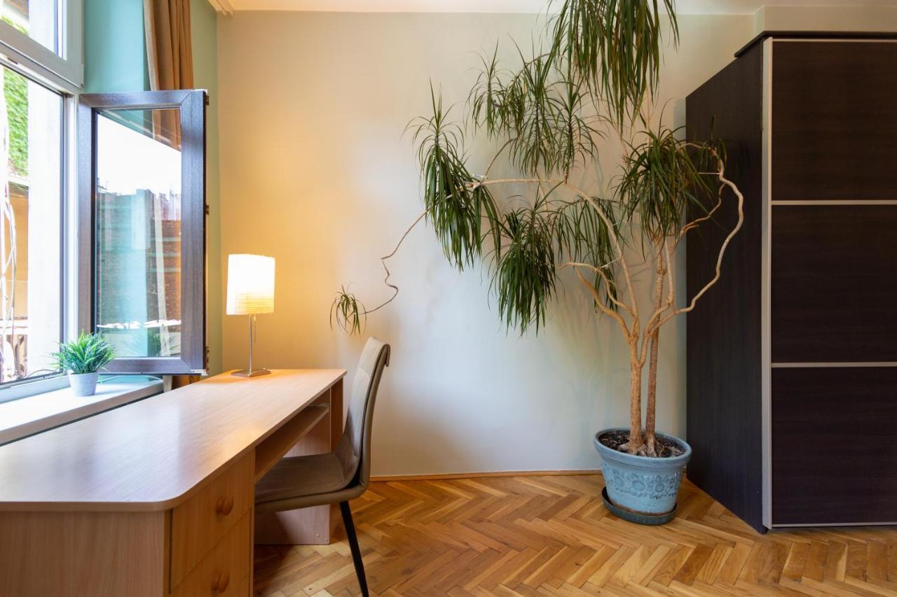Spacious, Central & Artistic W/Brand New Bathroom! Krasków Exteriör bild
