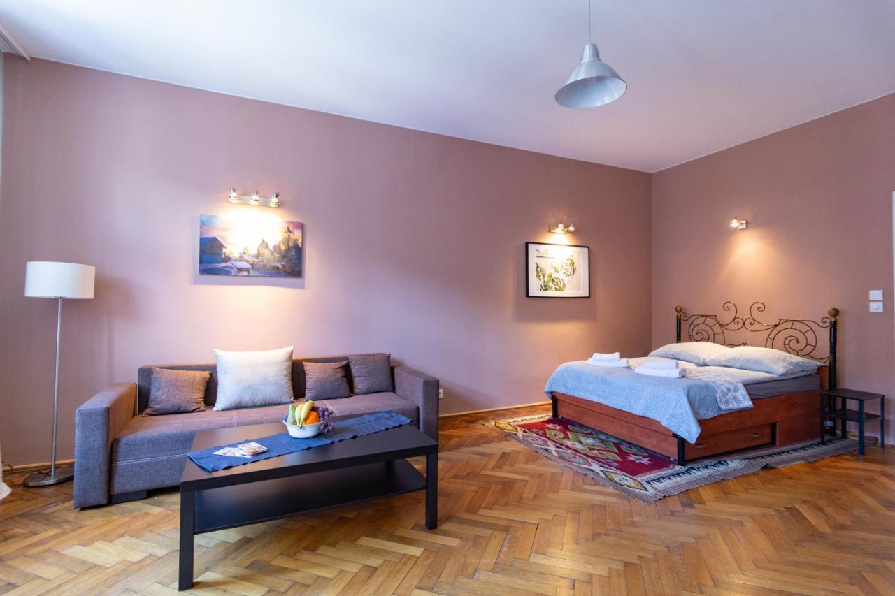 Spacious, Central & Artistic W/Brand New Bathroom! Krasków Exteriör bild