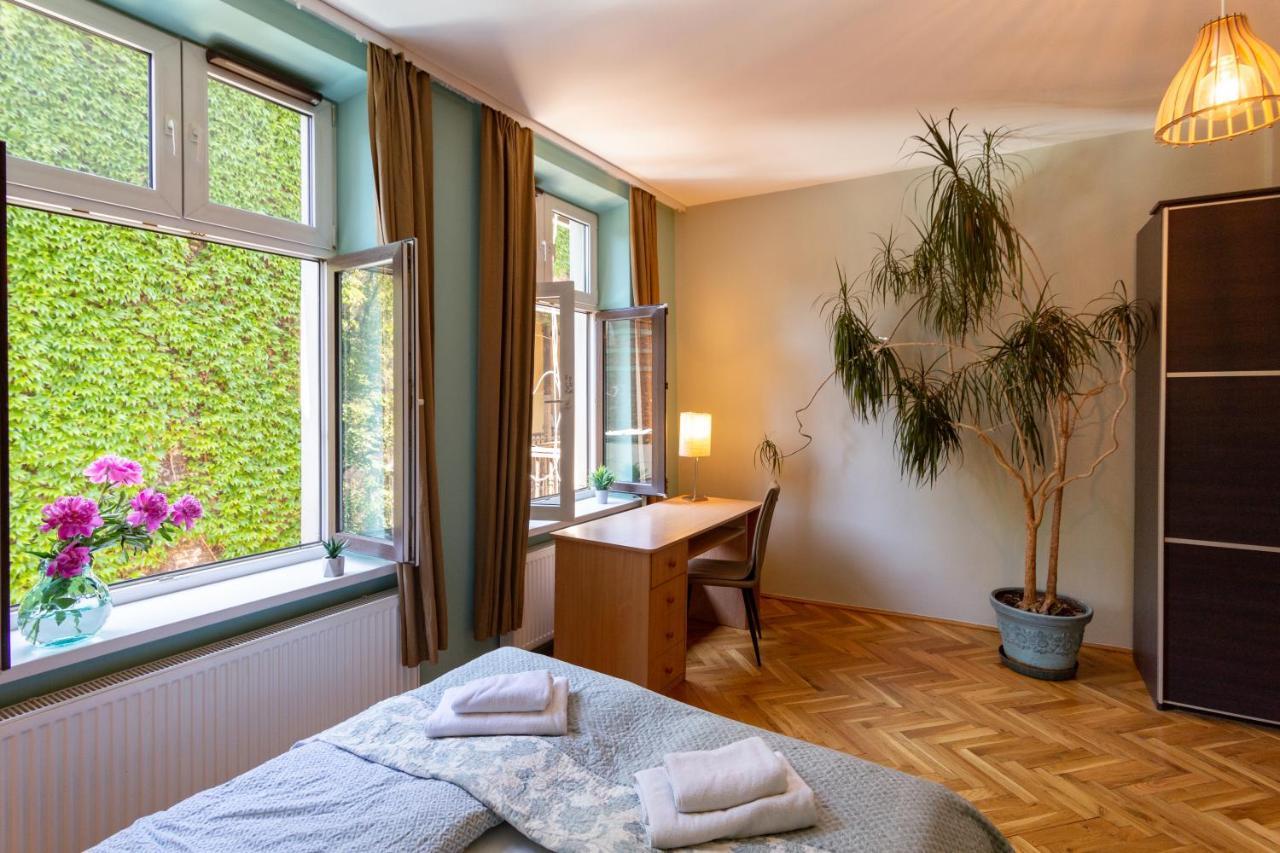 Spacious, Central & Artistic W/Brand New Bathroom! Krasków Exteriör bild