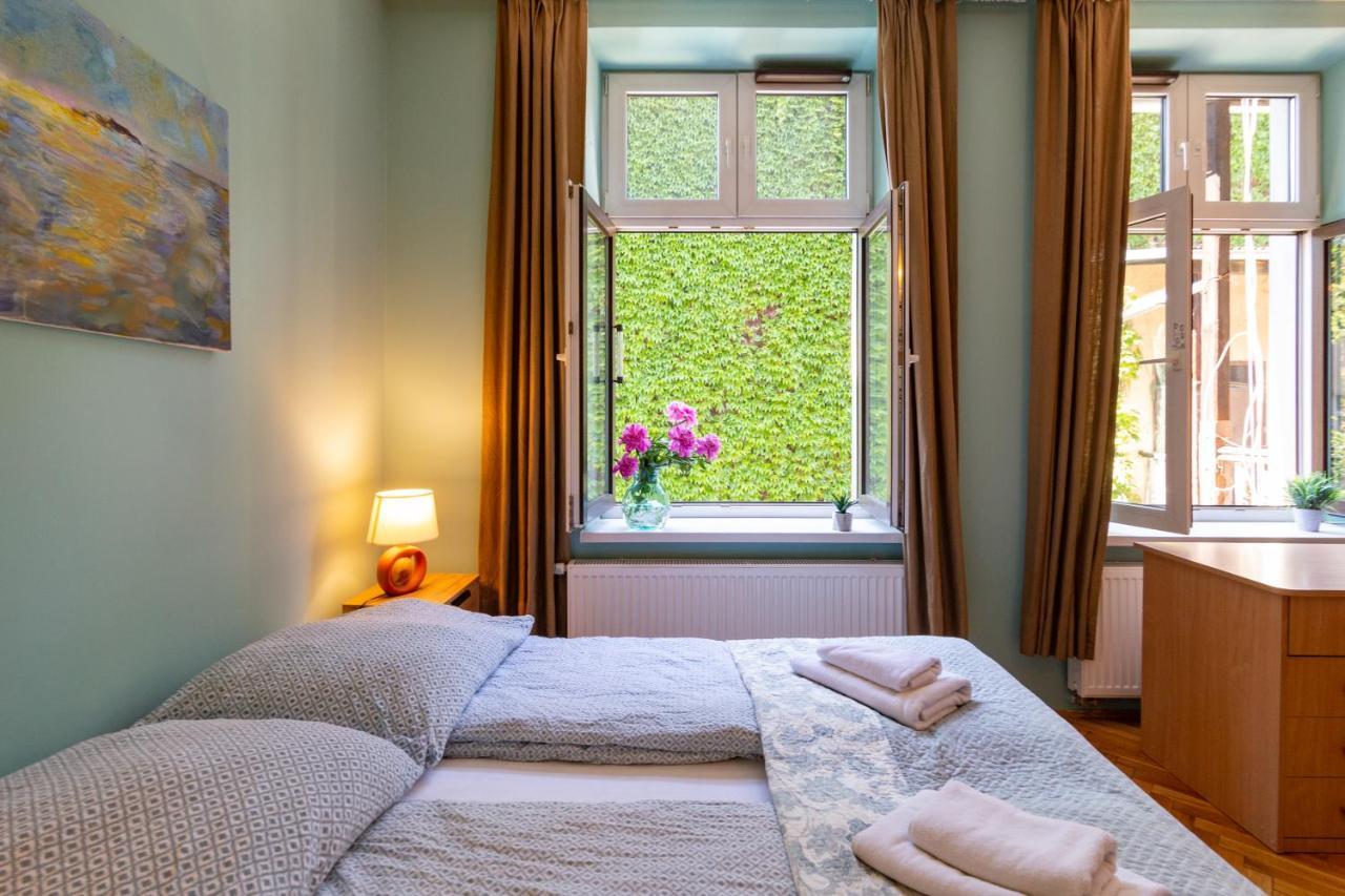 Spacious, Central & Artistic W/Brand New Bathroom! Krasków Exteriör bild